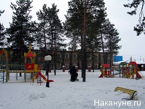 В Прикамье труп "спрятали" на детской площадке, посадив на качели - nakanune.ru