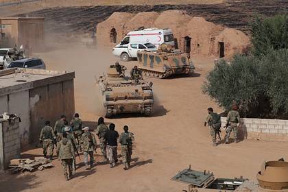 Турция перебросила в Сирию десятки танков и бронемашин - lenta.ru - Россия - Сирия - Турция - провинция Идлиб - Серакиб