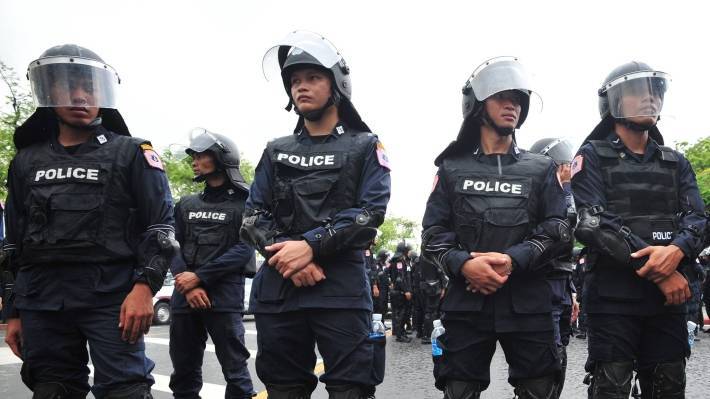 Спецназ в Таиланде эвакуировал сотни людей из ТЦ, где скрывается стрелок - polit.info - Таиланд - Накхонратчасим