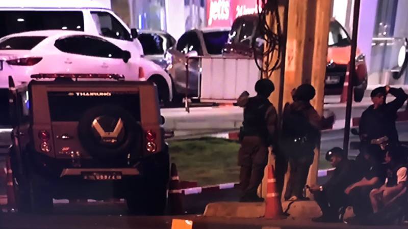 Полицейские ликвидировали военнослужащего, открывшего стрельбу в Таиланде - polit.info - Таиланд - Накхонратчасим