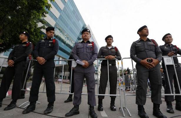 Полиция Таиланда начала штурм захваченного стрелком торгового центра - newtvnews.ru - Таиланд - Накхонратчасим