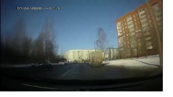 В Приморском районе водитель сбил пешехода, переходившего дорогу на зеленый свет - piter.tv - Санкт-Петербург