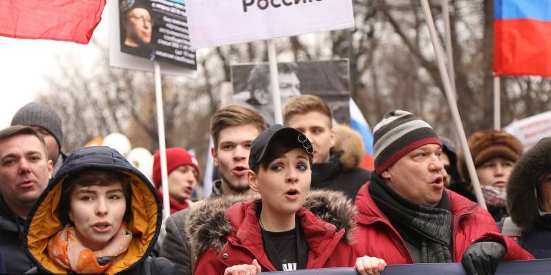 Борис Немцов - Феминистки опустили Немцова - newsland.com - Москва - Санкт-Петербург