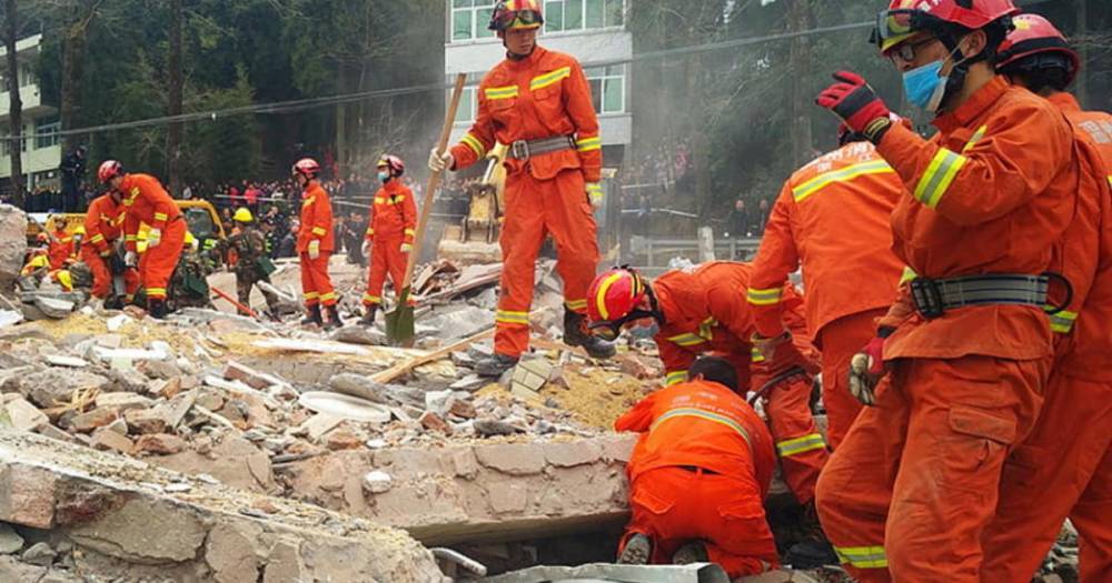 Число жертв обрушения отеля в Китае увеличилось до 18 человек - ren.tv - Китай - провинция Фуцзянь