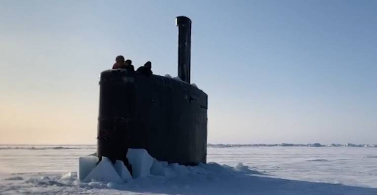 На видео попало, как в Арктике пробила лед и всплыла атомная подлодка США - vm.ru - США