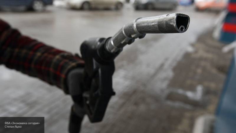 Алексей Сазанов - В Минфине рассказали, следует ли ожидать снижение цен на бензин в России - polit.info - Россия