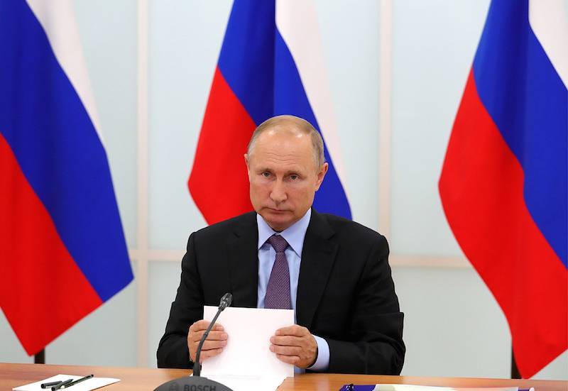 Владимир Путин - Путин подписал закон о поправках к Конституции - bloknot.ru - Россия