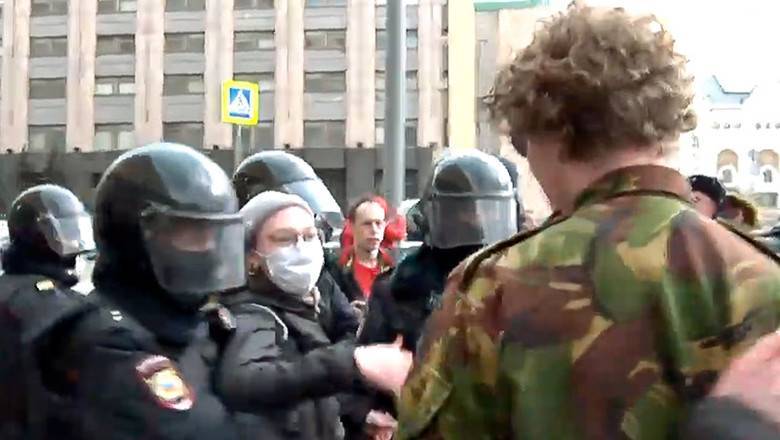 У здания ФСБ в Москве задержали десятки протестующих против "обнуления Путина" - newizv.ru - Москва