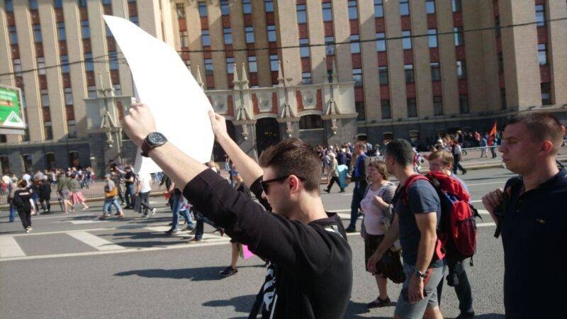 Вбросами о «нежелательных плакатах» либеральные СМИ готовят почву для новых беспорядков - polit.info - Москва