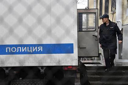 Алексей Андреев - Полицейские заставили российских подростков копать могилу и хотели изнасиловать - lenta.ru
