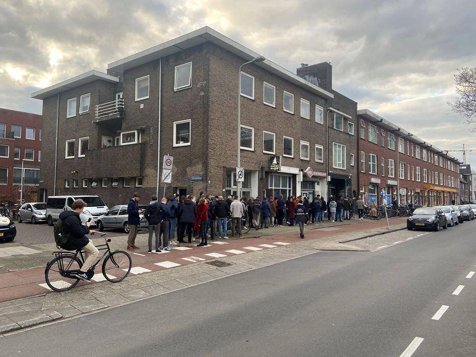 В Нидерландах из-за коронавируса образовались огромные очереди за марихуаной - newsland.com - Голландия