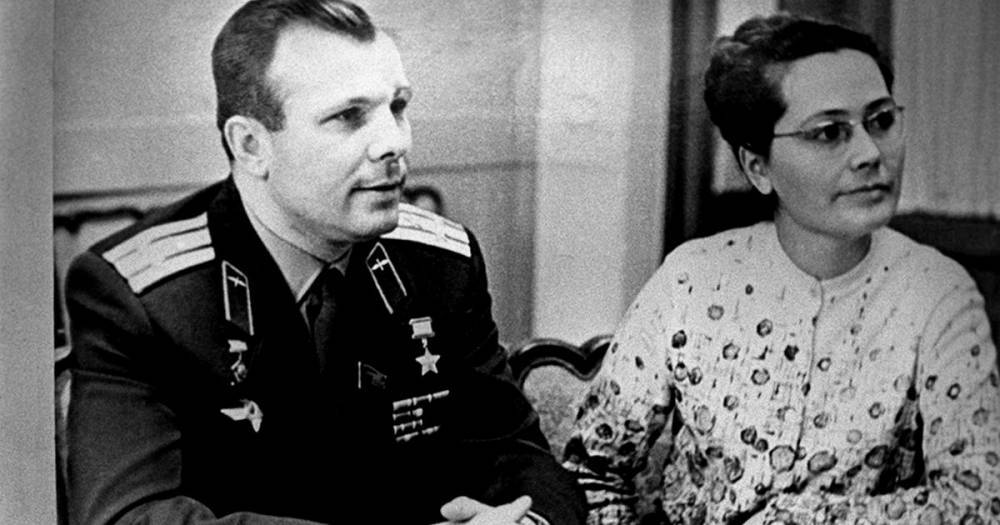 Юрий Гагарин - За месяц до смерти вдова Гагарина перенесла обширный инсульт - ren.tv