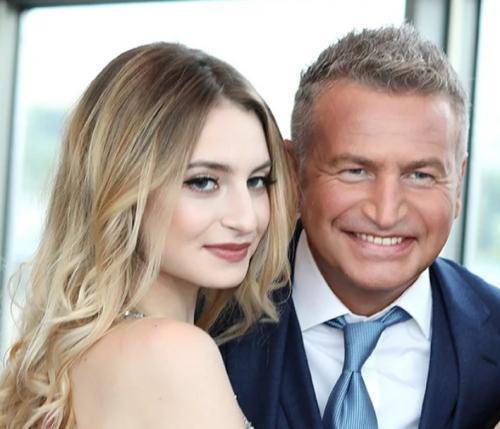Леонид Агутин - Анжелика Варум - «Переплюнула» успех отца. Дочь Агутина выполнила знаменитый трюк «ныряние со сцены» - vistanews.ru - США