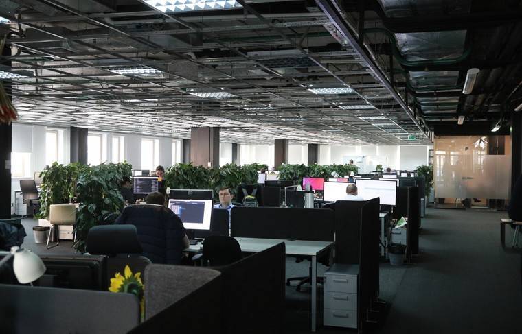 Более половины россиян работают эффективнее в офисе, чем из дома - news.ru - Россия
