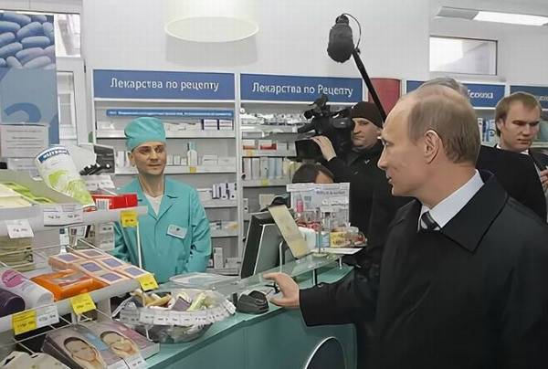 Владимир Путин - Путин разрешил онлайн-продажу лекарств по всей России. Аптеки против - cnews.ru - Россия