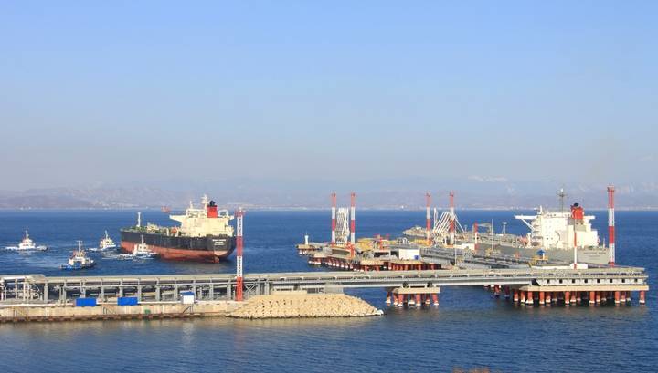Цена нефти Brent упала ниже $28 за баррель впервые с января 2016 года - vesti.ru - Лондон - Нью-Йорк