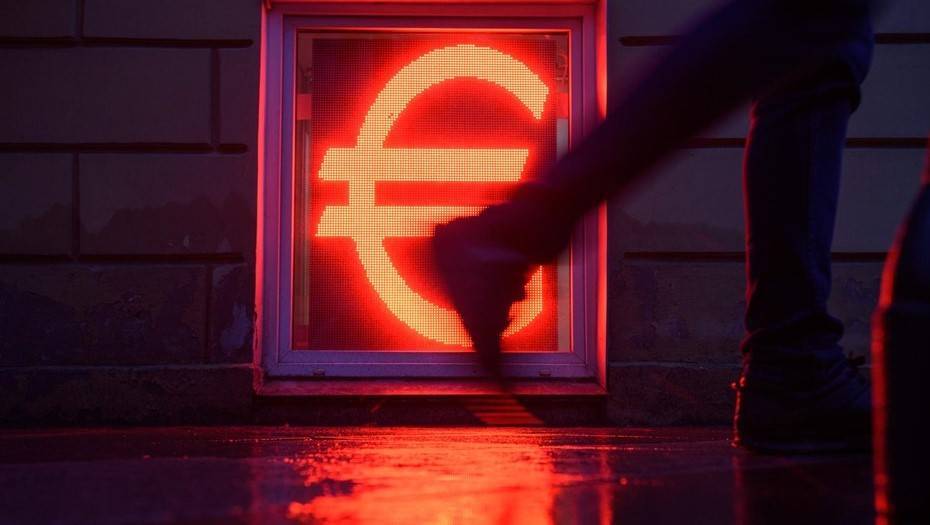 Евро превысил 87 рублей, индекс РТС обвалился на 10% - dp.ru
