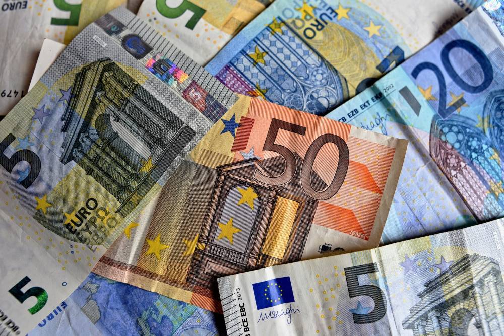 Курс евро на рынке Forex превысил 90 рублей - vm.ru - Россия