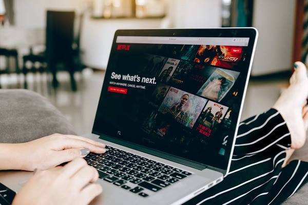 Netflix заставили ухудшить качество вещания, чтобы не поломать интернет - cnews.ru
