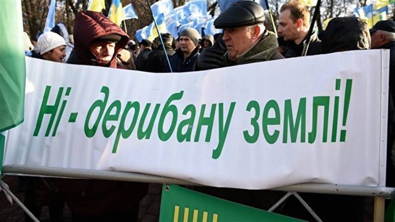 Евгений Копатько - Социолог объяснил, почему тающий электорат Зеленского категорически против продажи земли - politnavigator.net - Украина