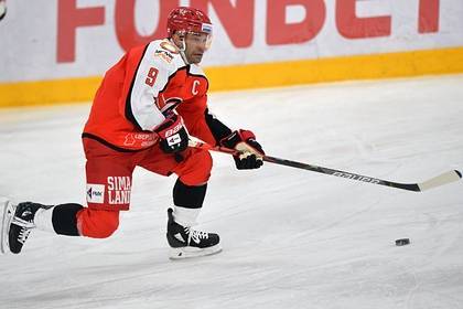 Найджел Доус - Канадский хоккеист испугался заболеть коронавирусом в России - lenta.ru - Россия