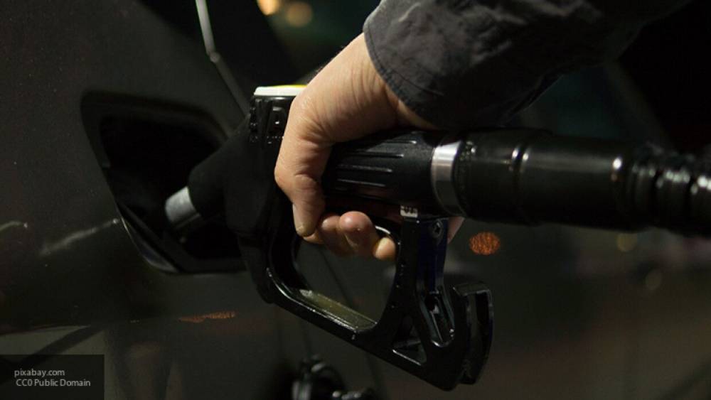 Американцы отреагировали на падение нефтяных цен снижением стоимости бензина - politros.com - США - Сан-Франциско - Торговля
