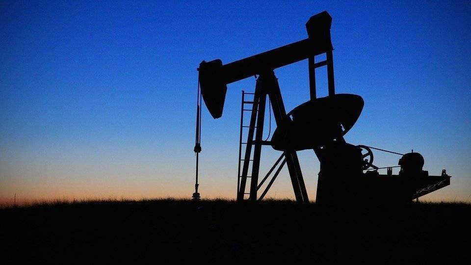 Цена на нефть продолжила падение - vm.ru - Россия