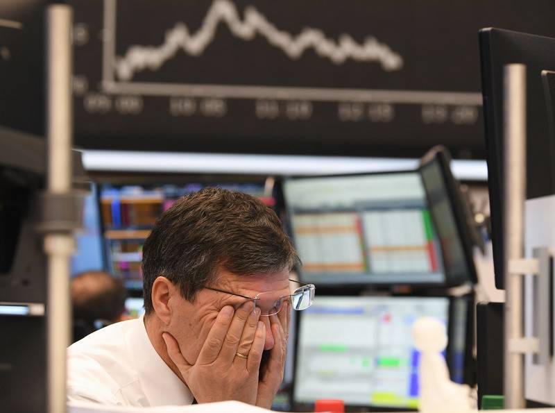 Андрей Белоусов - Цены на нефть рухнули на 8-9% после выходных - tvc.ru - Россия