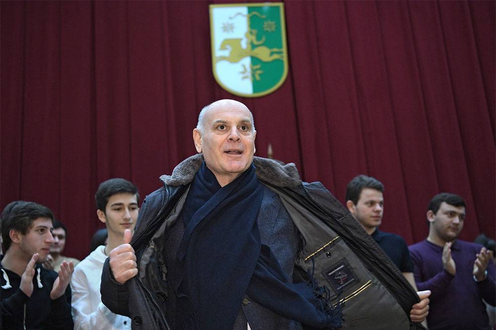 Рауль Хаджимба - ЦИК Абхазии признал лидера оппозиции победителем президентских выборов - rtvi.com - Апсны