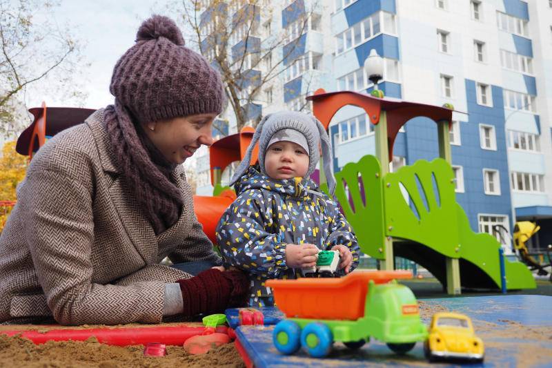 Десять детских площадок отремонтируют в Южном Тушине до конца года - vm.ru - Благоустройство