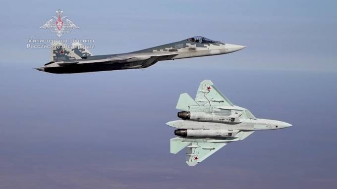 Полеты Су-57 на предельно малых высотах сняли на видео - piter.tv - Россия