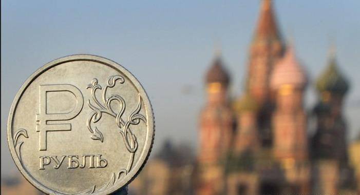 Рубль немного укрепляется на фоне растущих цен на нефть - theins.ru