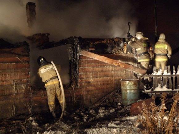 В Курганской области два человека получили ожоги на пожаре в частном доме - znak.com - Курганская обл. - район Целинный