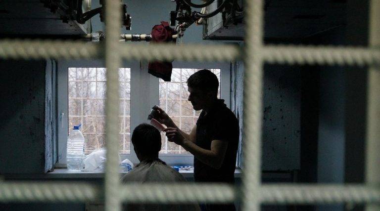 Лев Пономарев - Светлана Ганнушкина - Александр Черкасов - Правозащитники призвали освободить мигрантов, которых не могут выдворить из-за коронавируса - theins.ru