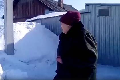 Дом отказавшейся от переезда российской пенсионерки засыпали снегом - lenta.ru - Новосибирск - Новосибирская обл. - Барабинск