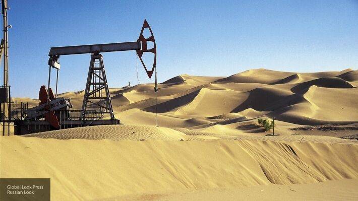 Цены на нефть в начале недели упали на 4% - polit.info - США