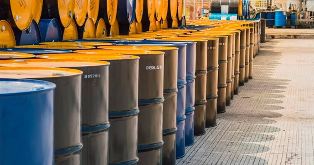 Цена на нефть Brent достигла 18-летнего минимума - ren.tv - Лондон - Нью-Йорк
