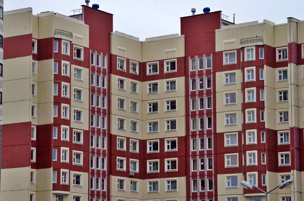 Ильдар Хусаинов - Эксперты сообщили, что квартиры в Москве подешевеют из-за коронавируса - vm.ru - Москва - Санкт-Петербург