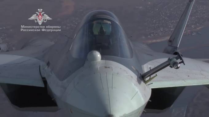 Создатель Су-57 рассказал о "неправильных" F-22 и F-35 - piter.tv - Россия - США