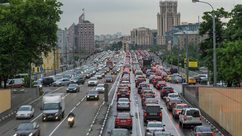 Петр Шкуматов - Эксперт сомневается, что российские автомобили смогут предупреждать о нарушениях ПДД - newizv.ru - Россия