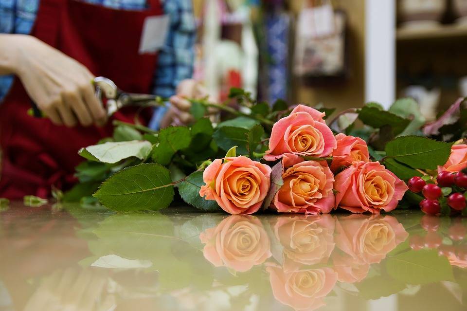 Полиция задержала в Москве бездомного, укравшего цветы из магазина - vm.ru - Москва