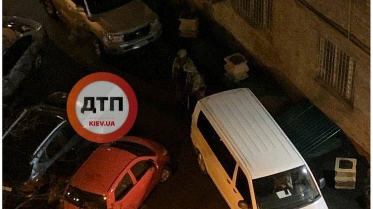 Алеся Украинка - В центре Киева бывший атошник с гранатой ходит по подъезду и стучится в квартиры - newsland.com - Киев