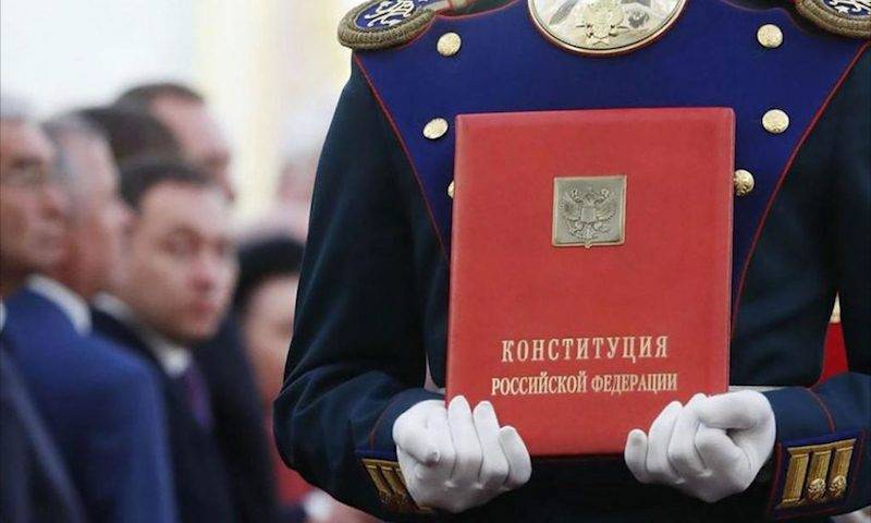 Чиновникам и депутатам не станут запрещать зарубежную недвижимость в новой Конституции - bloknot.ru
