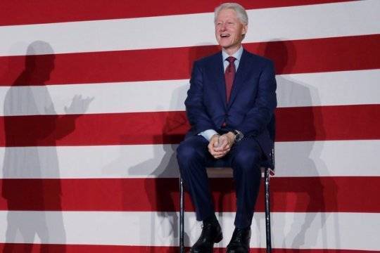 Вильям Клинтон - Моника Левински - Хиллари Клинтон - Клинтон объяснил скандальный роман с Моникой Левински - versia.ru - США