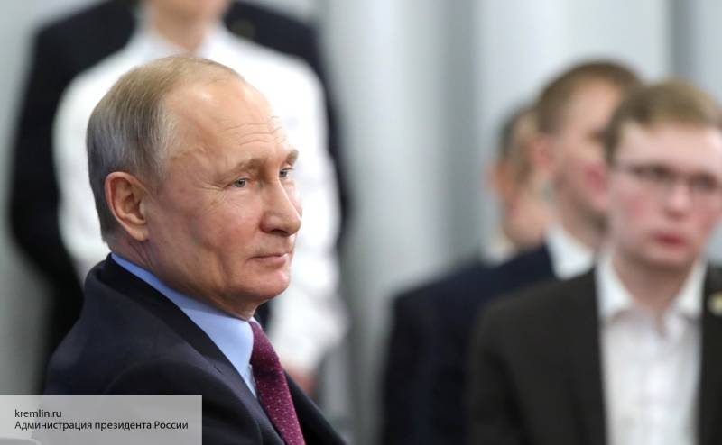 Владимир Путин - Путин поздравил россиянок с 8 марта, отметив выдающуюся роль женщин - politros.com - Россия