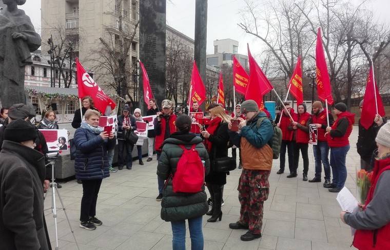 Марксисты и феминисты провели в Москве пикет по случаю 8 марта - news.ru - Москва - Россия