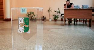 Аслан Бжании - Кризис в Абхазии пошел на спад после обещания Бжании участвовать в выборах - kavkaz-uzel.eu - Краснодарский край - Апсны
