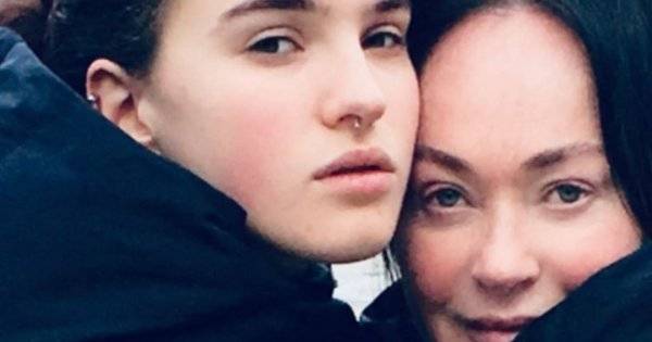 Ольга Бухарова - Дочь Гузеевой стала продавщицей: Оля Бухарова вышла торговать цветами на 8 марта - vestirossii.com
