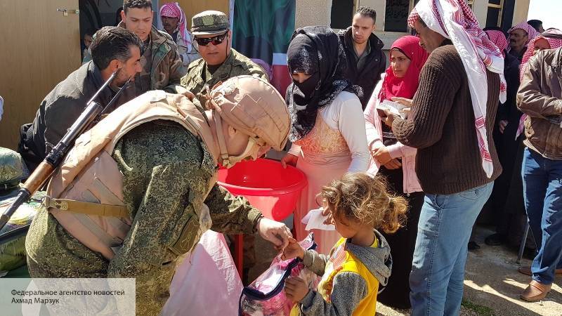Российские военные доставили гумпомощь жителям сирийской провинции Эс-Сувейда - politros.com - Россия - Сирия