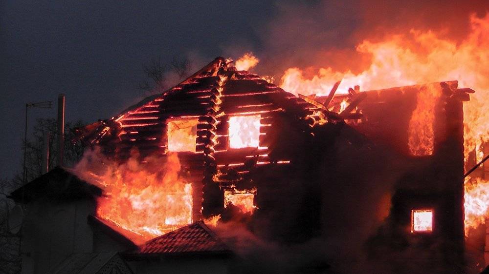 Пожар в частном доме произошел в Балашихе - vm.ru - Московская обл.